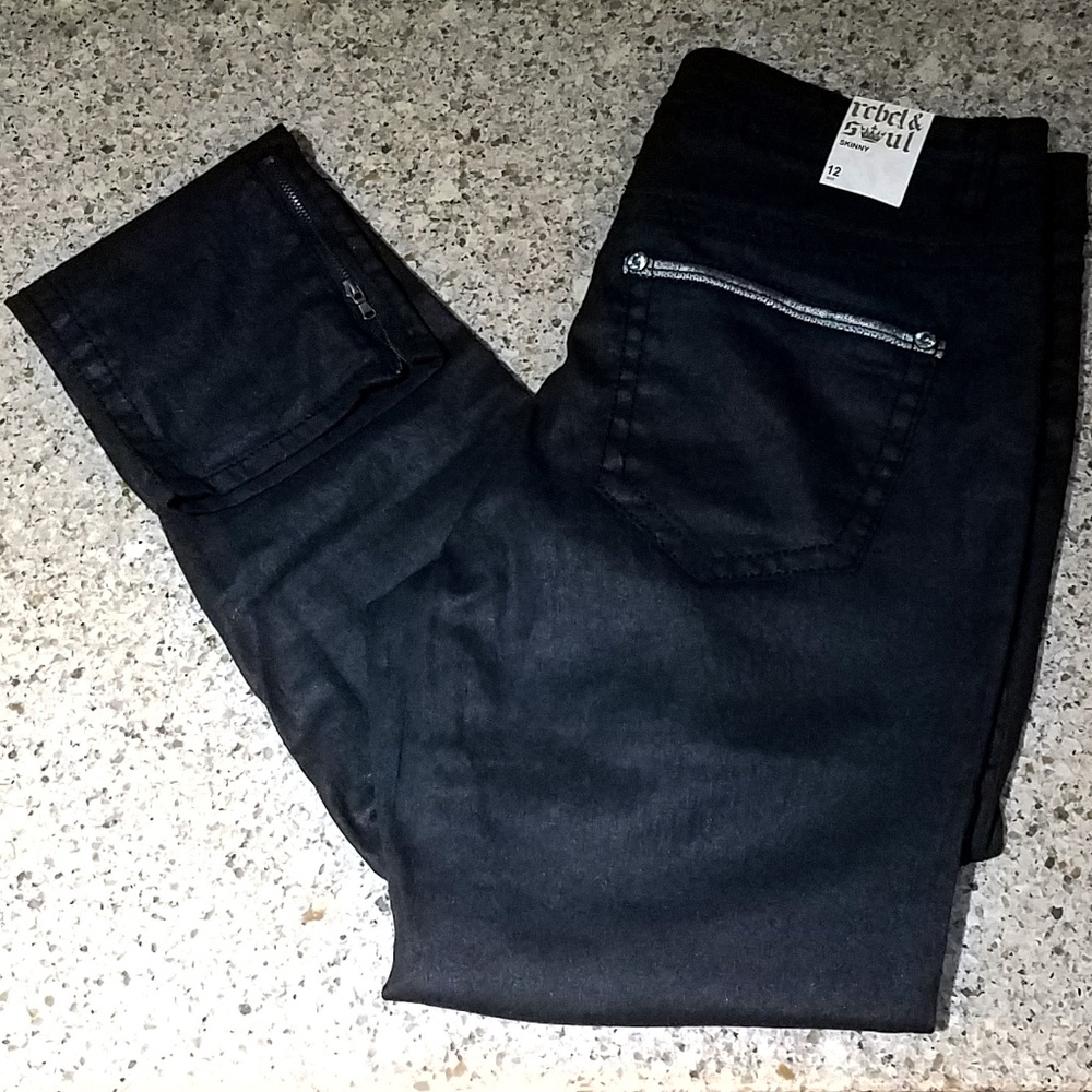 New w/ Tag Skinny Jeans w/Jewel and Zipper Accents